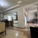 Apartamento de segundo andar, frente e com 117 metros privativos