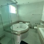Residência de Luxo no Iguaçu: 02 Pavimentos, 04 Quartos, Espaço Gourmet e Mais!