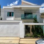 Residência de Luxo no Iguaçu: 02 Pavimentos, 04 Quartos, Espaço Gourmet e Mais!