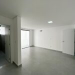 Casa geminada com quintal – pronta para morar