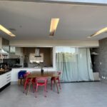 Prédio de 4 Residências: Uma unidade por andar –  Investimento com ótimo retorno na locação