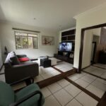 Encantadora Casa no Bairro Horto: Espaço, Conforto e Lazer Aguardam por Você