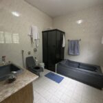 Encantadora Casa no Bairro Horto: Espaço, Conforto e Lazer Aguardam por Você