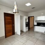 Espaçoso Apartamento de 3 Quartos com Suíte, Escritório e 3 Vagas de Garagem em Cidade Nobre