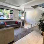 Prédio de 4 Residências: Uma unidade por andar –  Investimento com ótimo retorno na locação