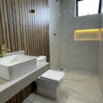 Residência Exclusiva no Iguaçu com 3 Quartos, Suíte e Piscina – Acabamento Premium