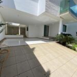 Residência de Luxo no Iguaçu: 02 Pavimentos, 04 Quartos, Espaço Gourmet e Mais!