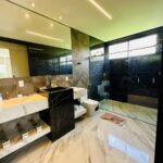 Casa de Luxo no Condomínio Jardim Entre Rios, Cava Grande
