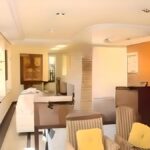 Residência Espaçosa de Dois Pavimentos com Acabamento Refinado e Ampla Área de Lazer em Heliópolis, BH